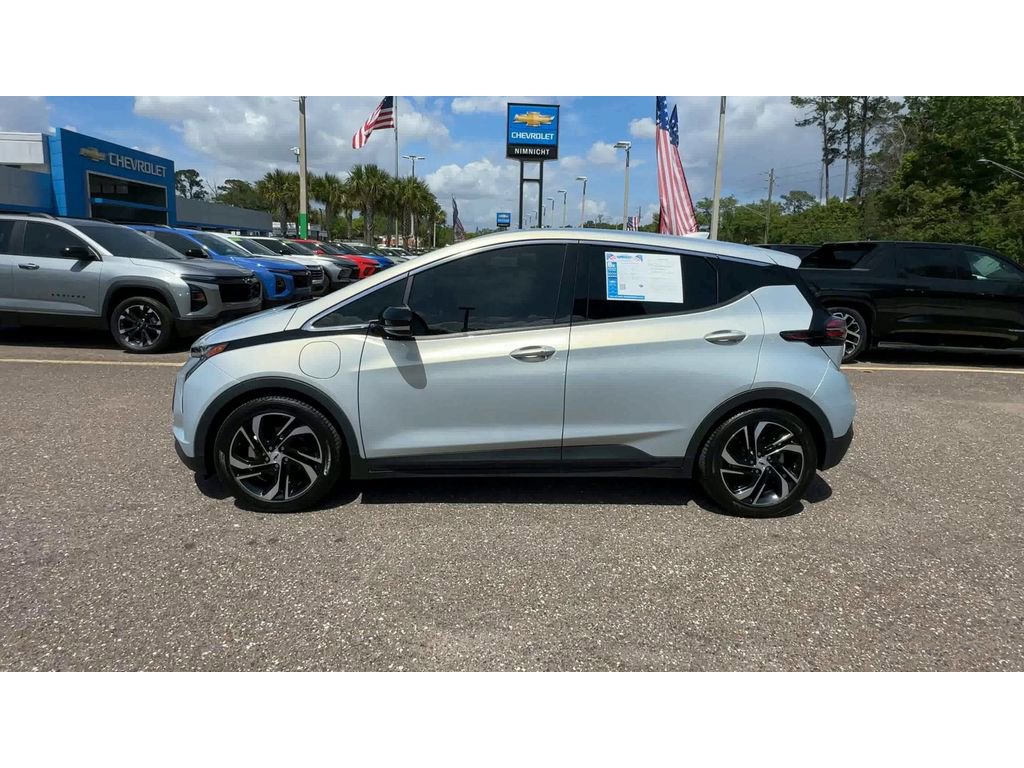 Used 2022 Chevrolet Bolt LT w/ Infotainment Package FWD image 5
