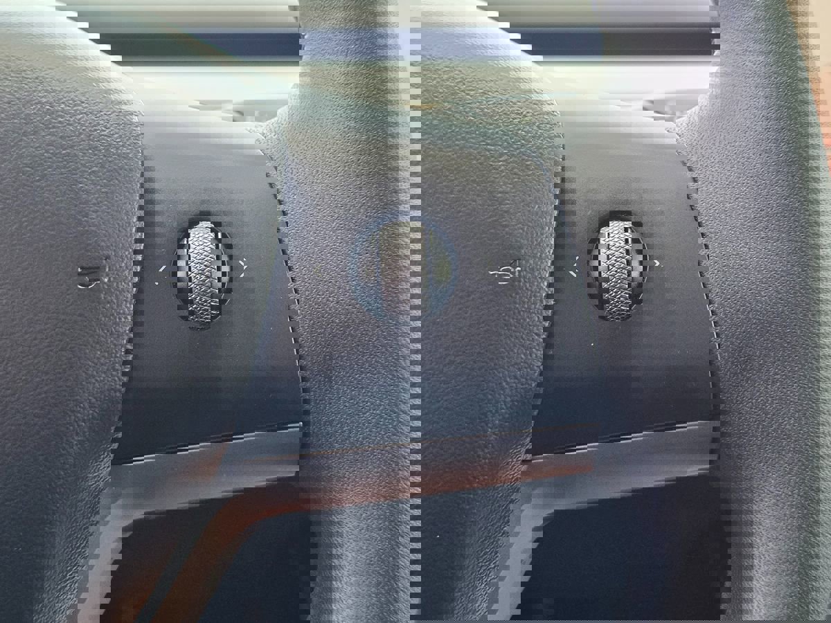 Used 2021 Tesla Model Y Long Range AWD/4WD image 33