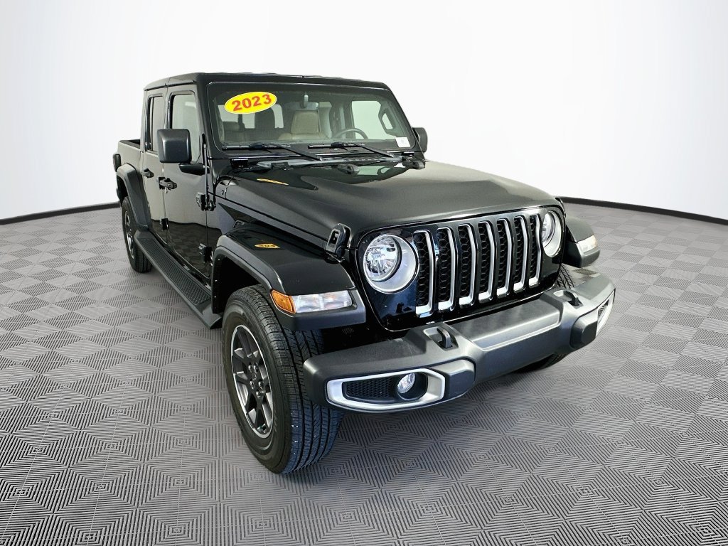 Used 2023 Jeep Gladiator Overland w/ Cold Weather Group AWD/4WD image 2