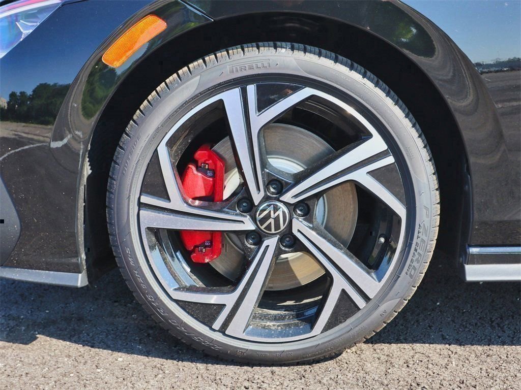 New 2025 Volkswagen GTI SE image 9