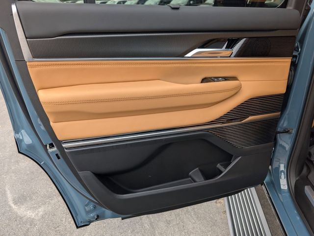 New 2026 Jeep Grand Wagoneer Summit AWD/4WD image 27