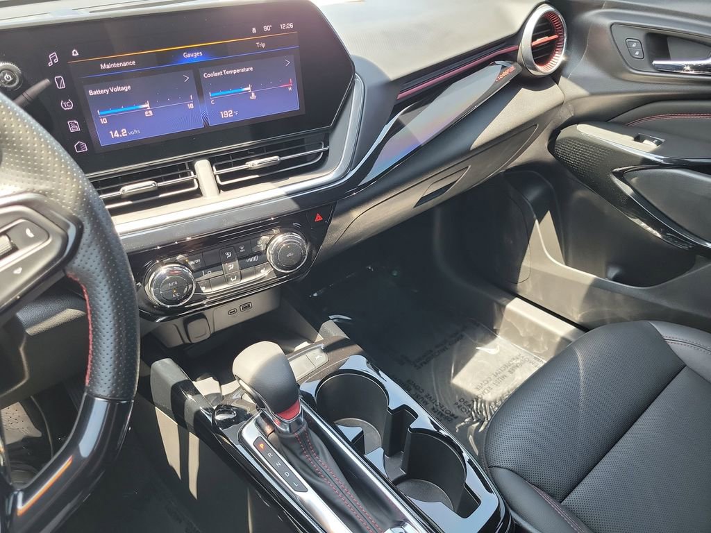 Used 2024 Chevrolet Trax RS w/ Sunroof Package FWD image 31