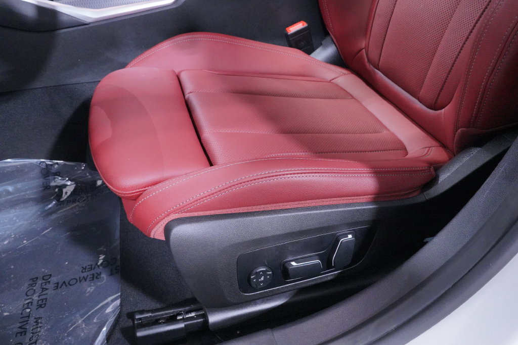 Used 2024 BMW 330i Sedan w/ M Sport Package RWD image 8