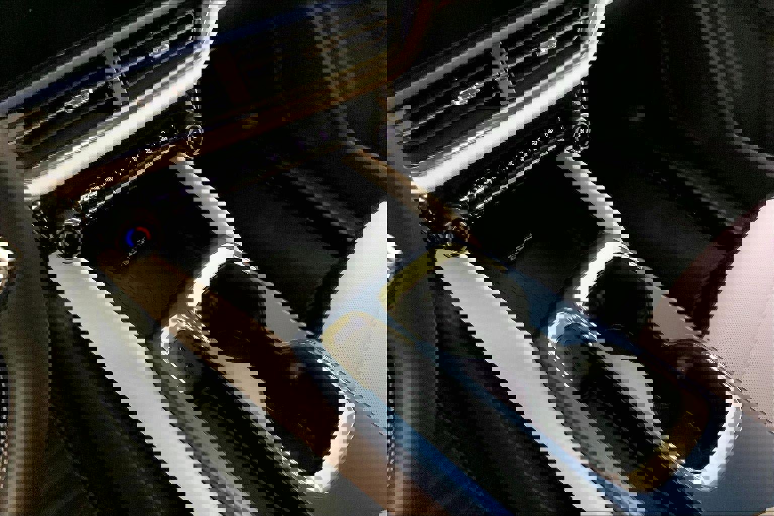 Used 2025 Chevrolet Equinox EV LT FWD image 17