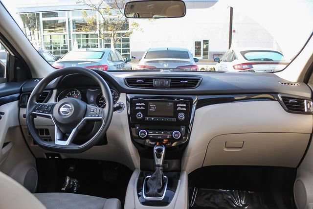 Used 2018 Nissan Rogue Sport SV image 18
