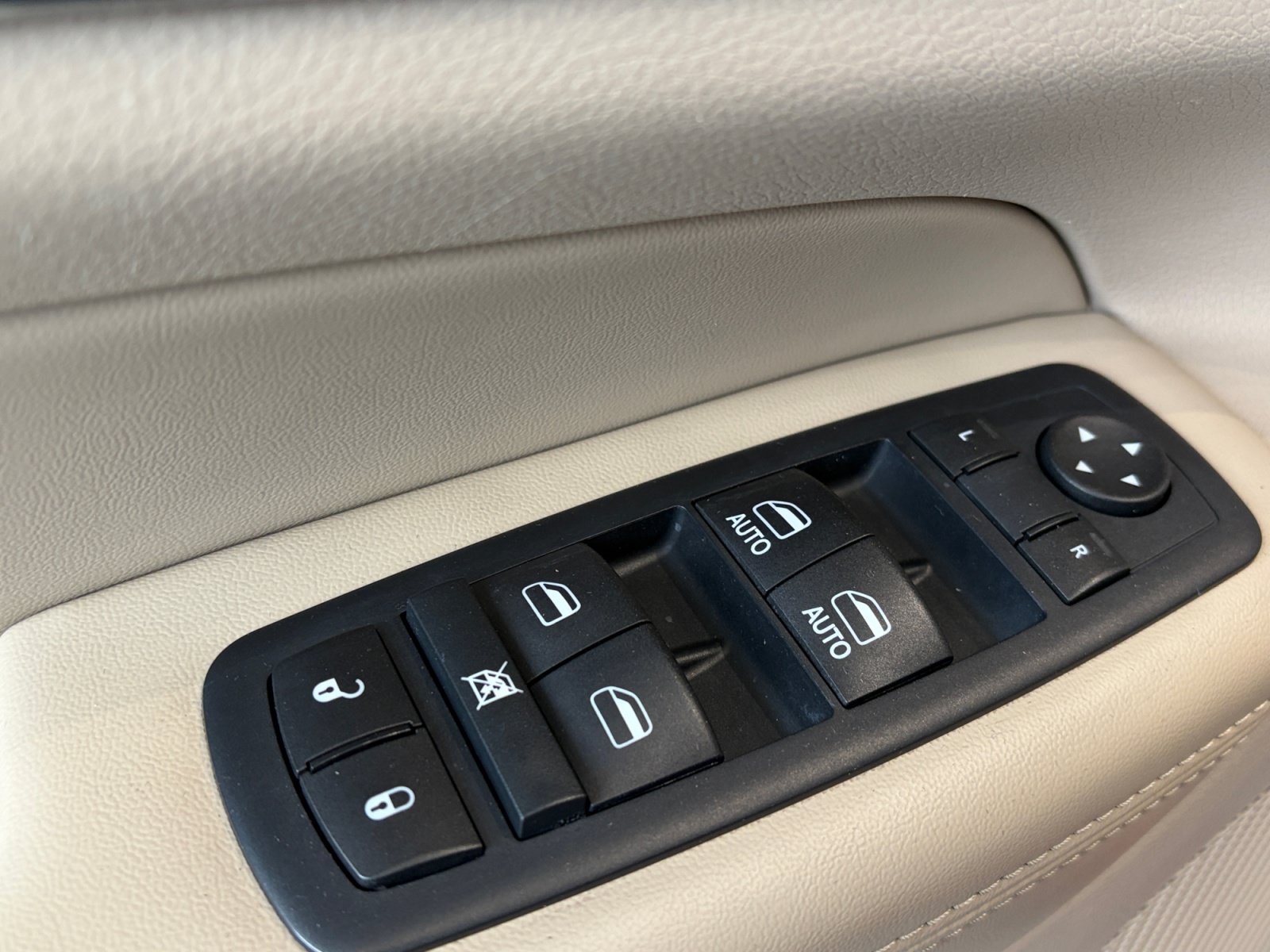 Used 2015 Jeep Grand Cherokee Limited AWD/4WD image 13