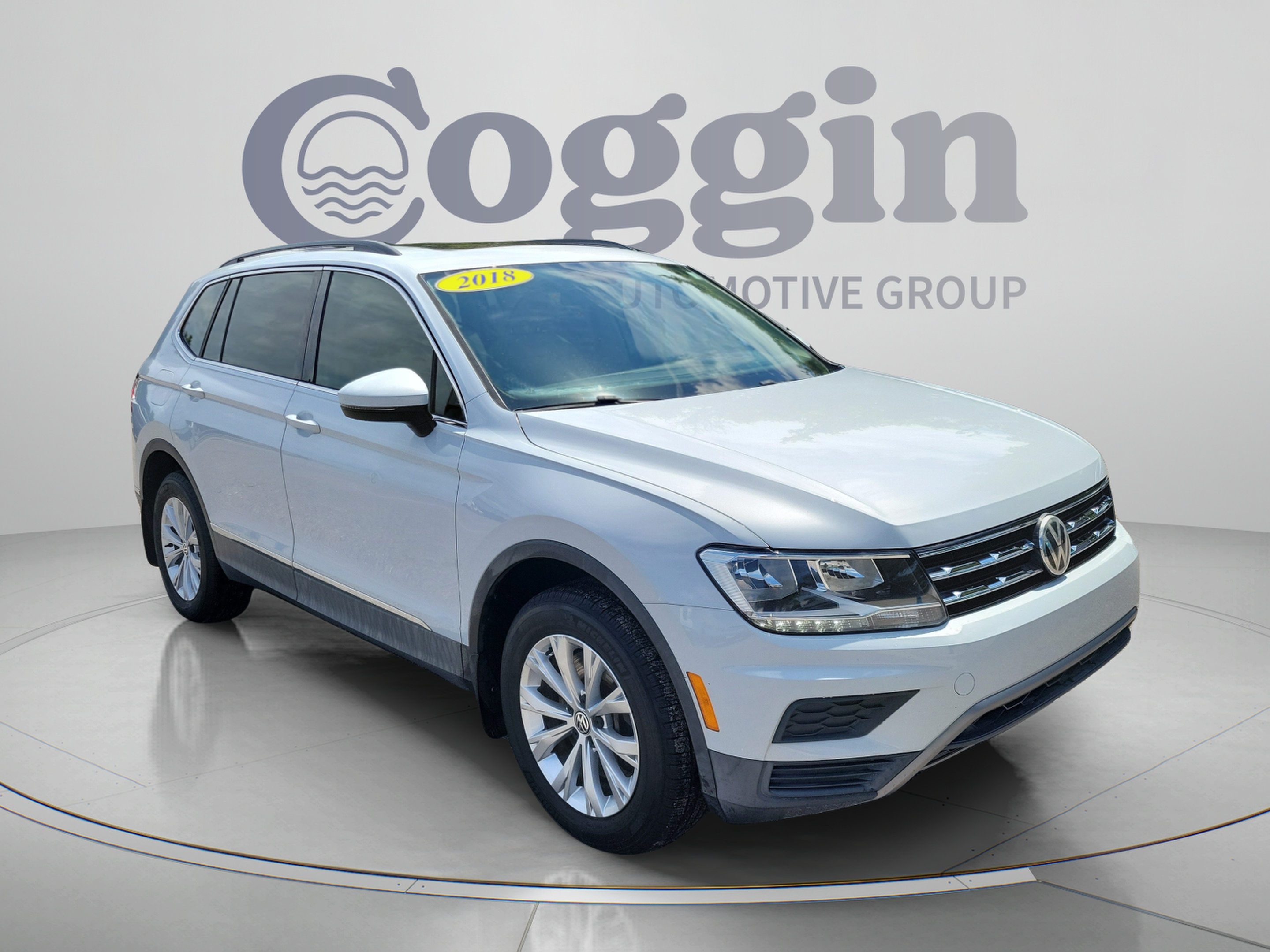 Used 2018 Volkswagen Tiguan SE w/ Panoramic Sunroof Package FWD image 4