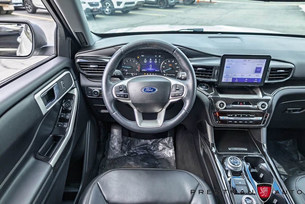 Used 2022 Ford Explorer XLT w/ Equipment Group 202A image 2