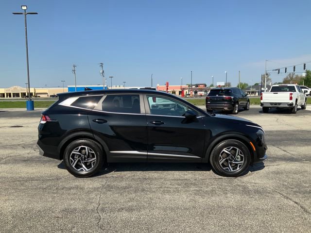 Used 2024 Kia Sportage LX FWD image 4