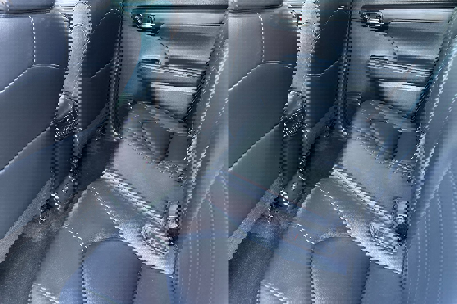 Used 2023 Toyota Highlander XLE image 17