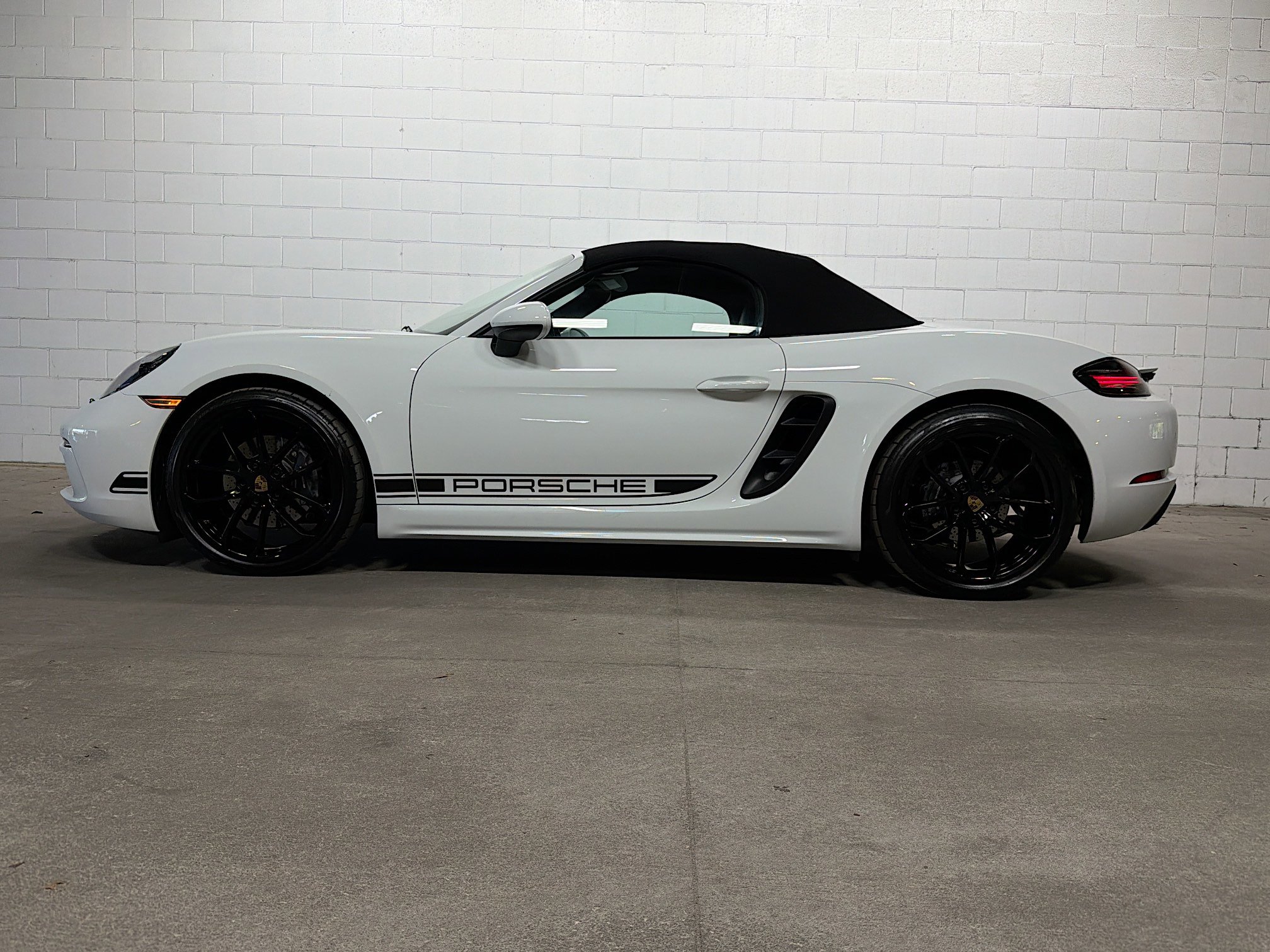 Certified 2024 Porsche 718 Boxster image 2