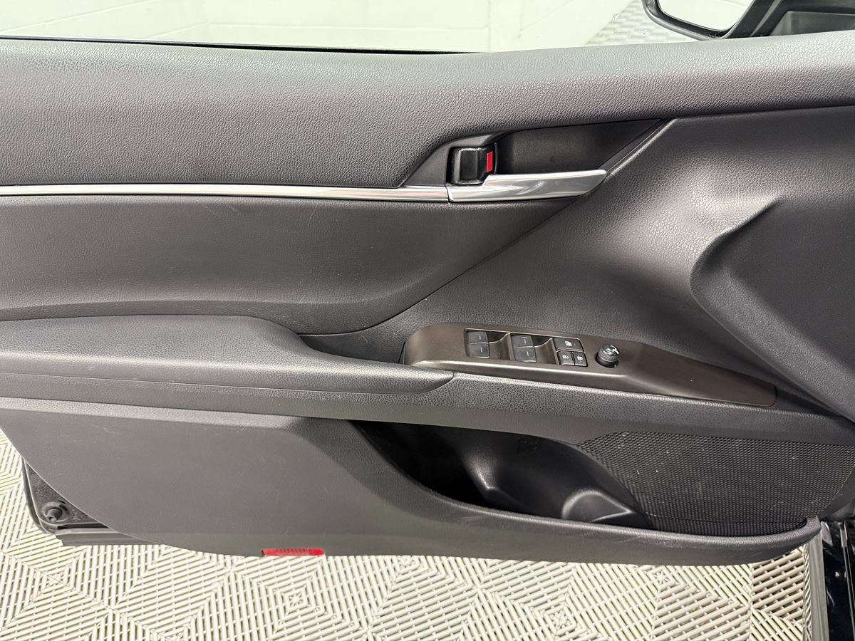 Used 2024 Toyota Camry SE FWD image 9