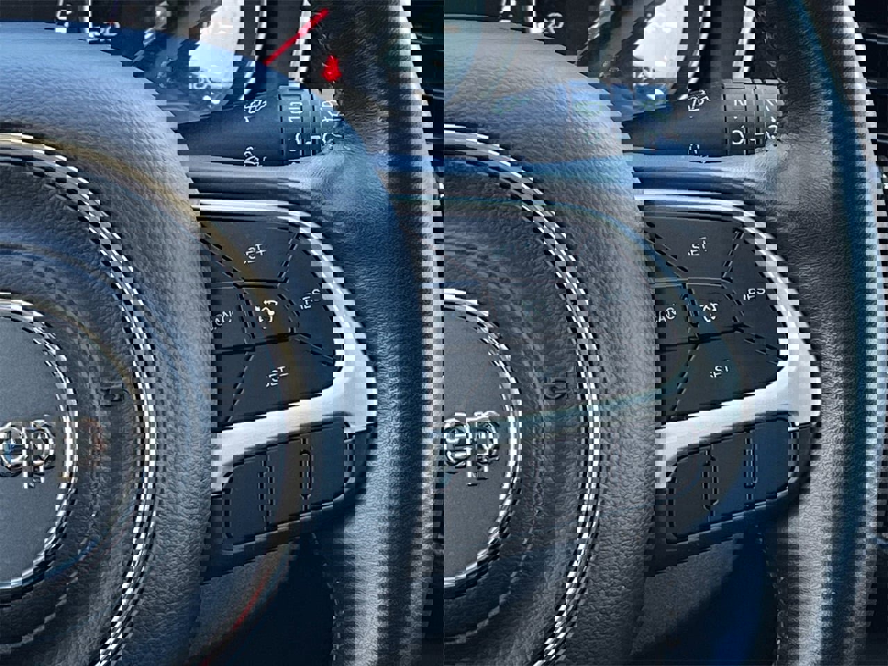 Used 2020 Jeep Compass Latitude w/ Cold Weather Group image 14