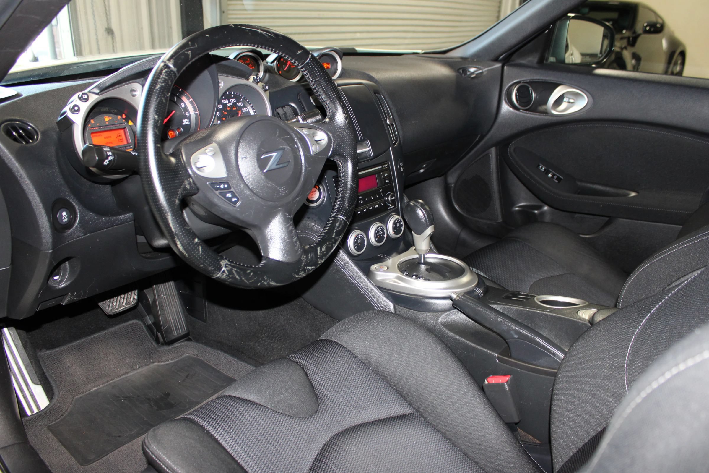 Used 2015 Nissan 370Z Coupe w/ Aerodynamics Package RWD image 19