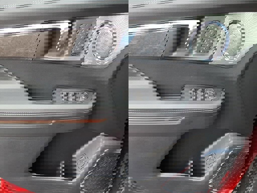 Used 2025 Buick Enclave Avenir w/ Super Cruise Package image 12