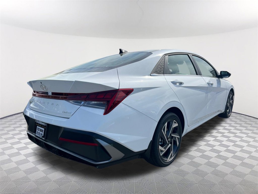 Used 2025 Hyundai Elantra Limited image 5