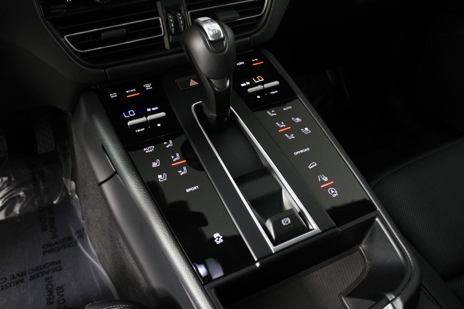 Certified 2025 Porsche Macan image 18