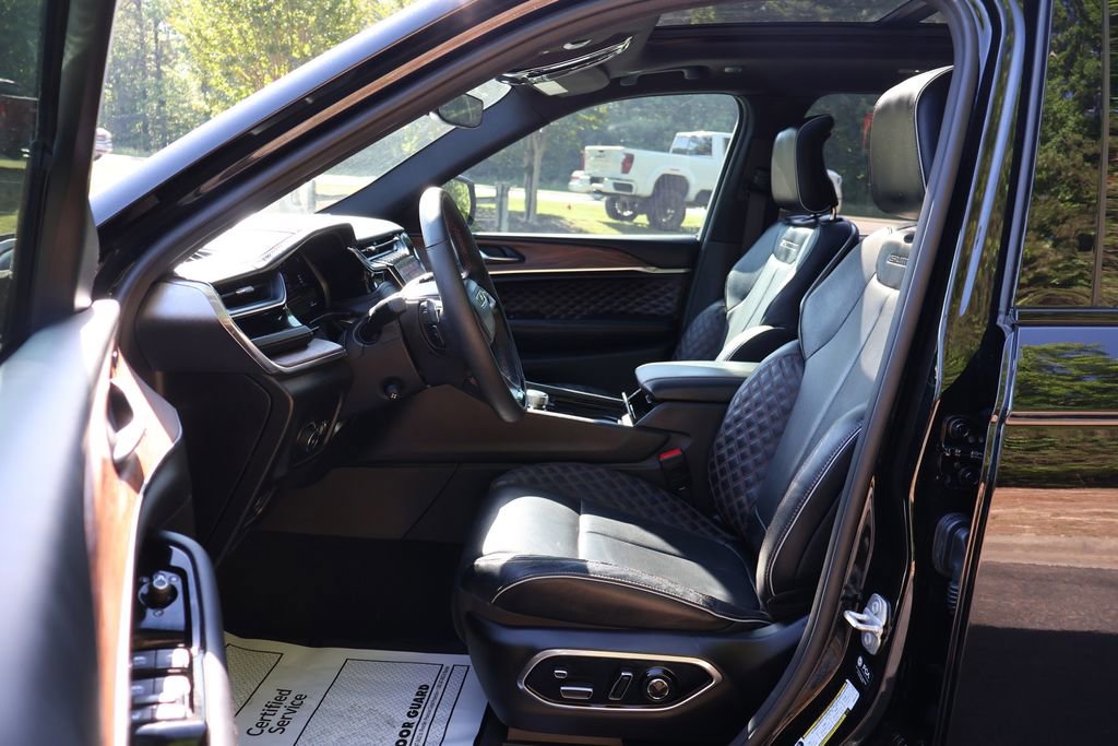Used 2024 Jeep Grand Cherokee Summit AWD/4WD image 18