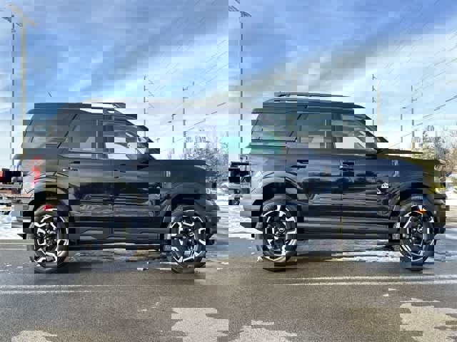 Used 2023 Ford Bronco Sport Outer Banks w/ Tech Package image 3