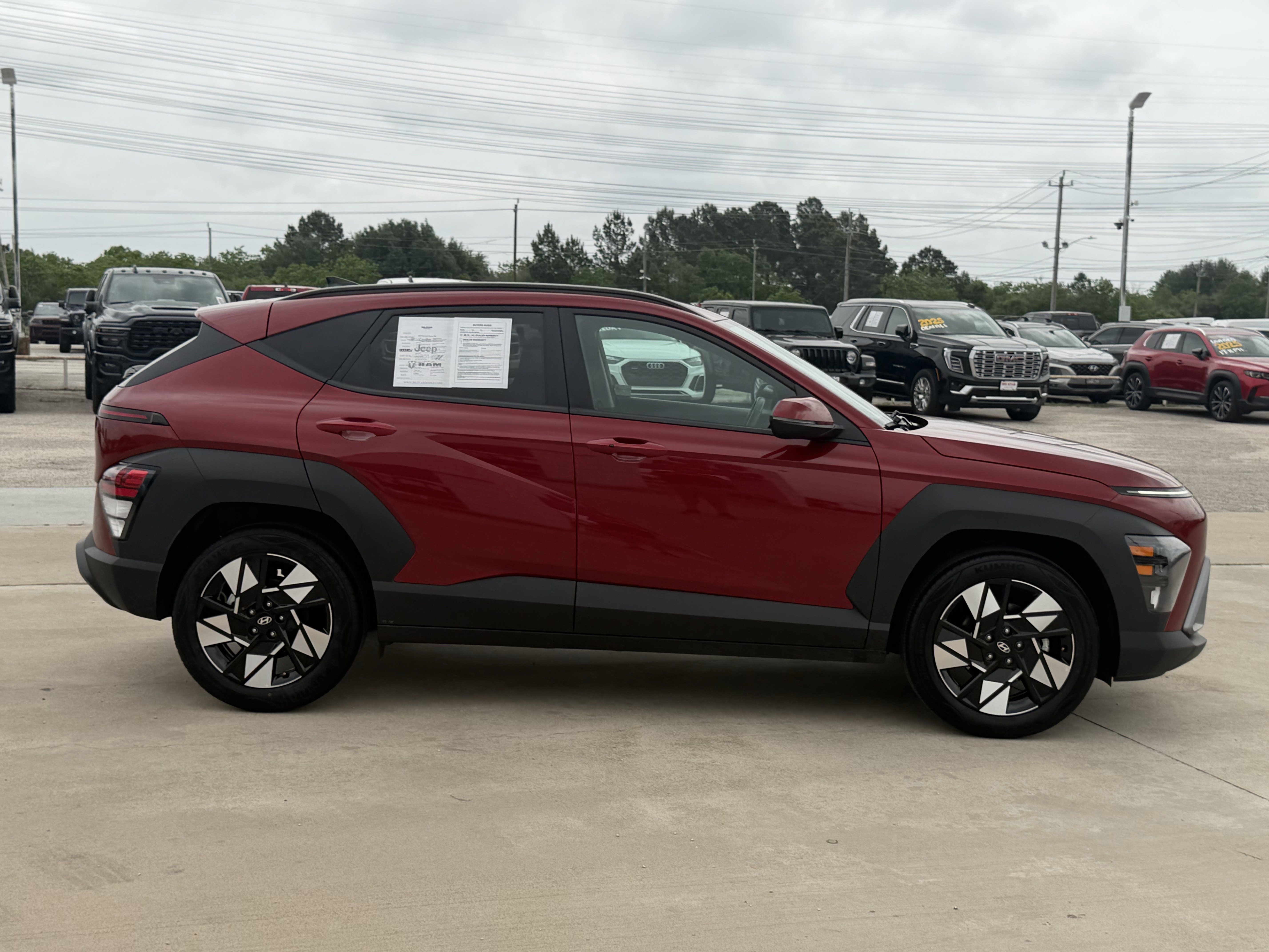 Used 2025 Hyundai Kona SEL FWD image 3