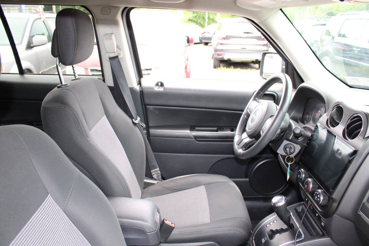 Used 2013 Jeep Patriot Latitude w/ Sun/Sound Group AWD/4WD image 11