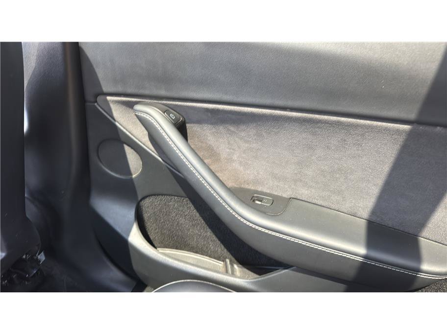 Used 2024 Tesla Model Y Performance AWD/4WD image 17