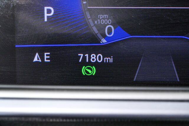Used 2025 Volkswagen Taos SE w/ Panoramic Sunroof Package FWD image 11