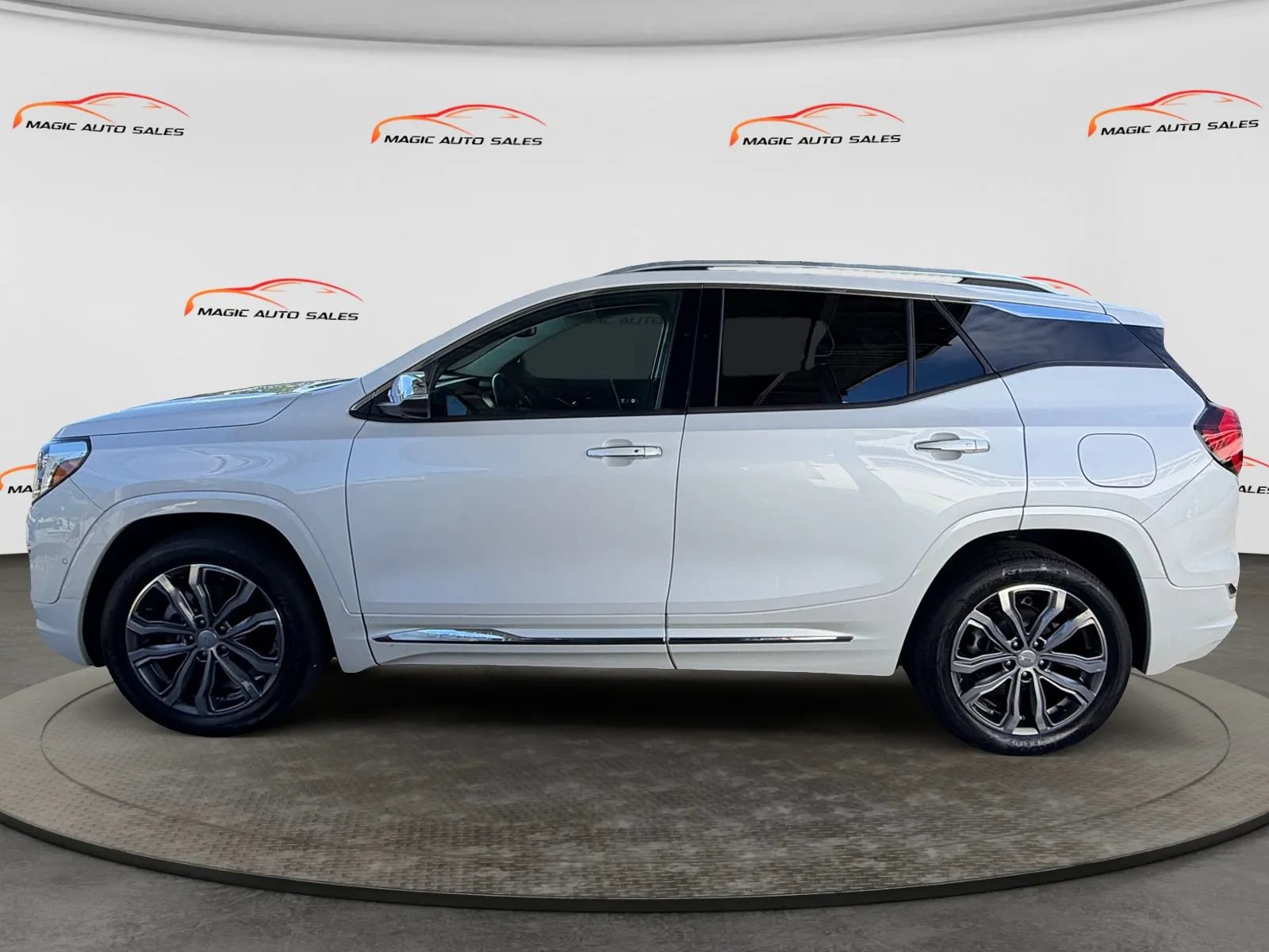 Used 2020 GMC Terrain Denali w/ Denali Premium Package AWD/4WD image 7