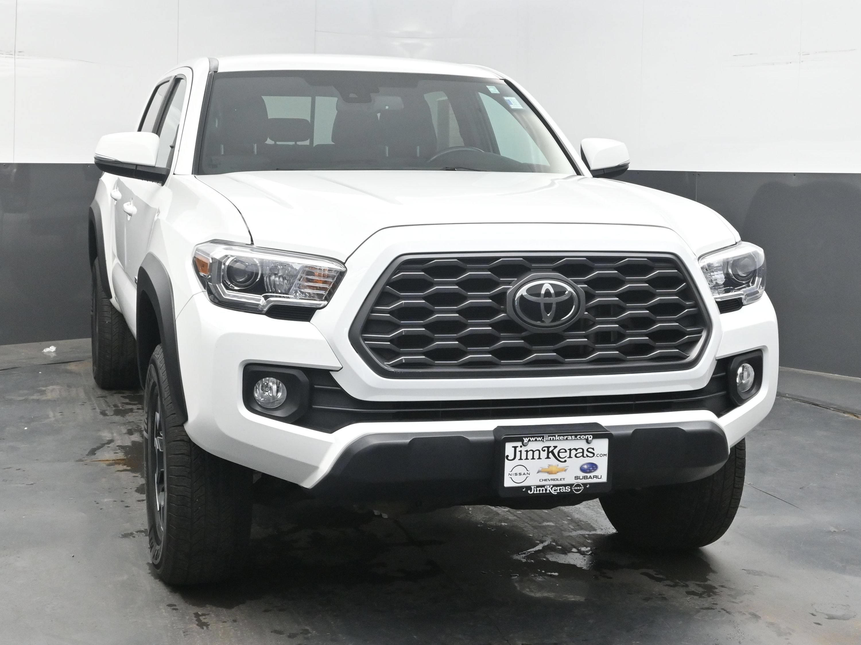Used 2022 Toyota Tacoma TRD Off-Road w/ Technology Package AWD/4WD image 2