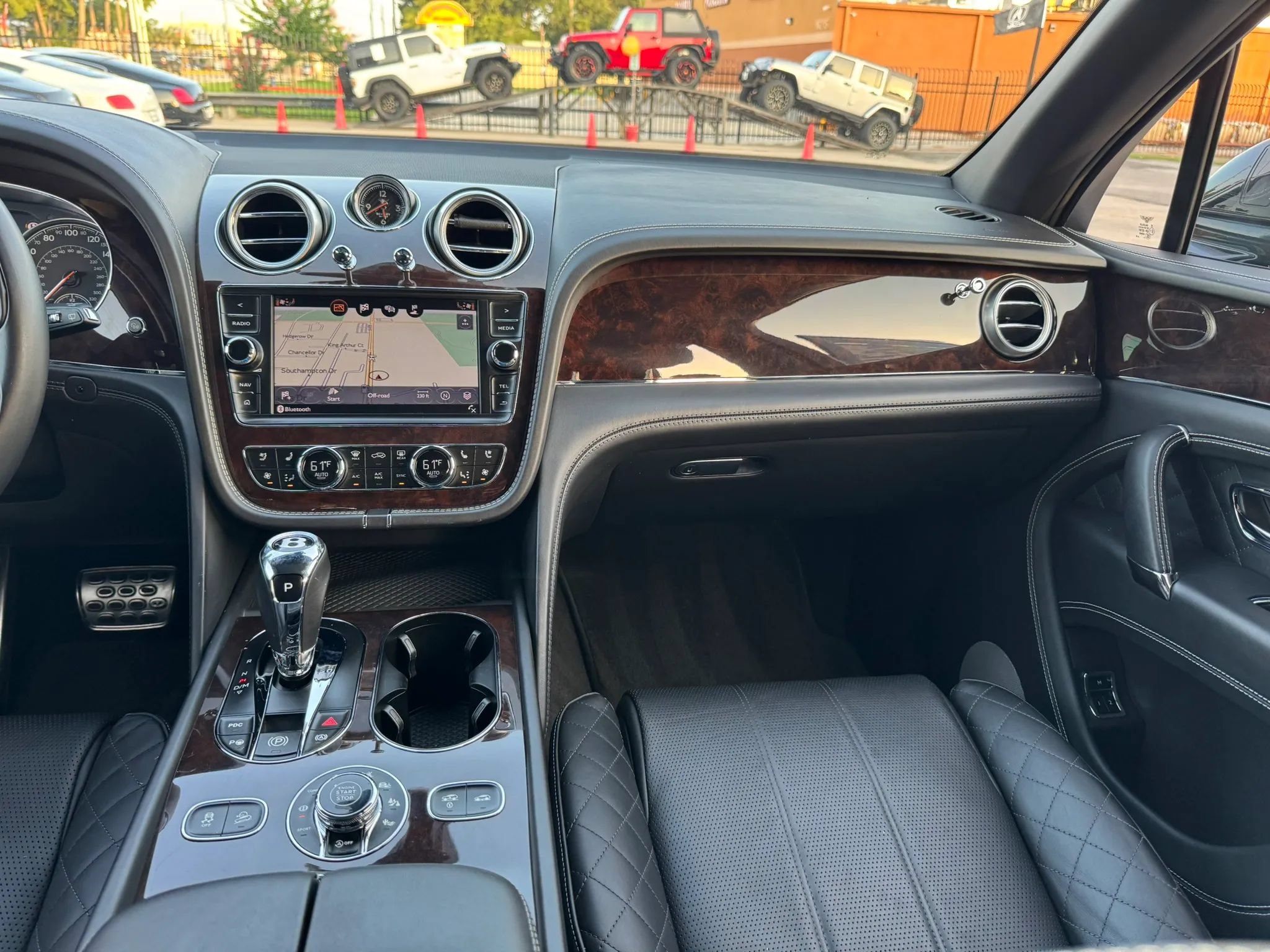 Used 2018 Bentley Bentayga AWD/4WD image 31