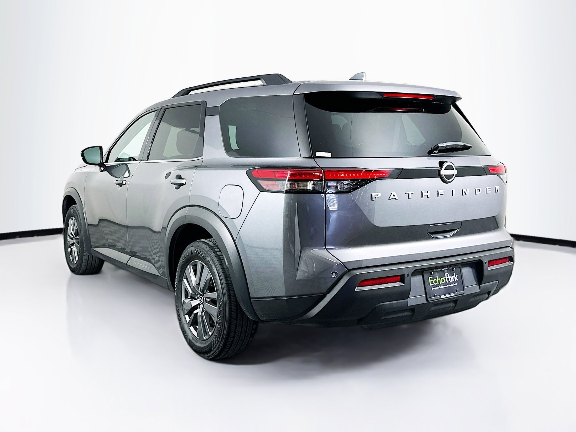 Used 2025 Nissan Pathfinder SV FWD image 5