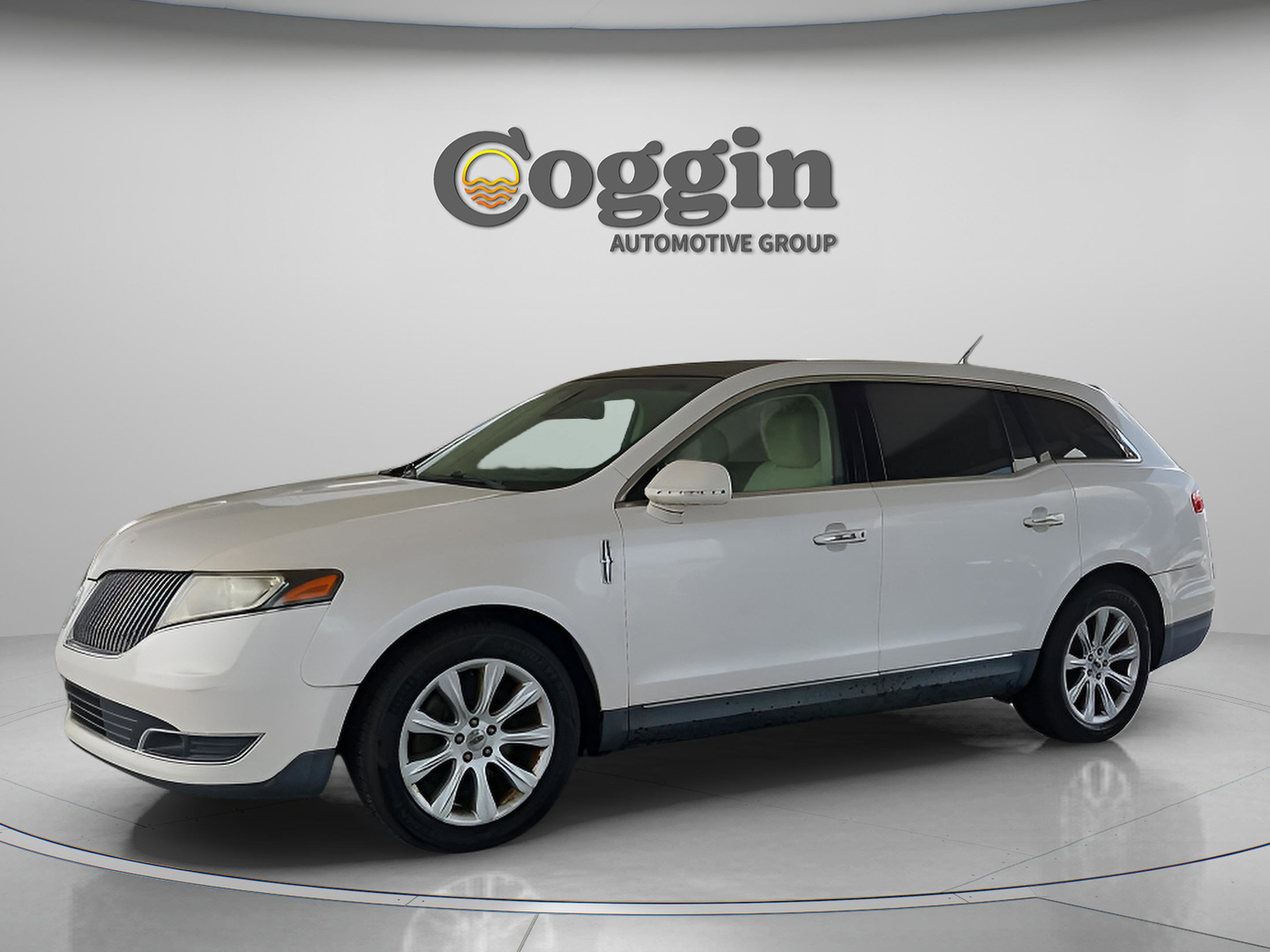 Used 2014 Lincoln MKT FWD image 1
