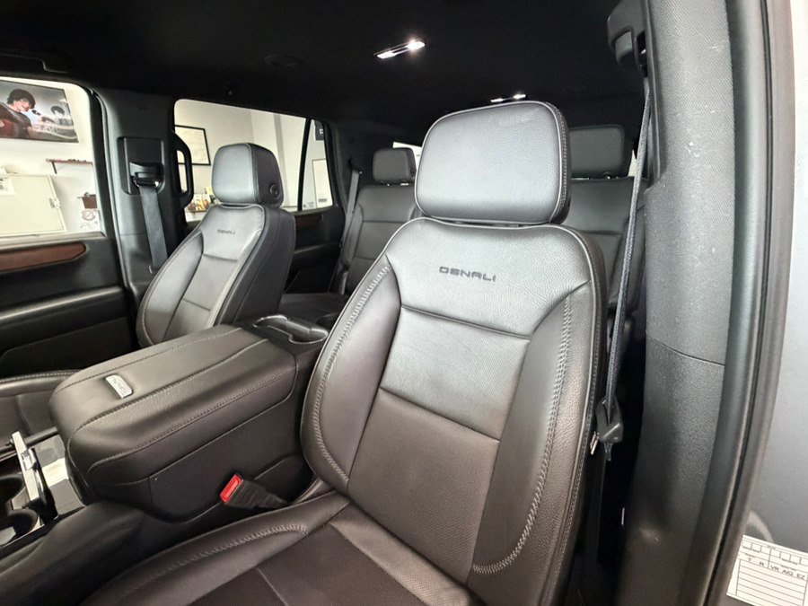 Used 2025 GMC Yukon Denali AWD/4WD image 25