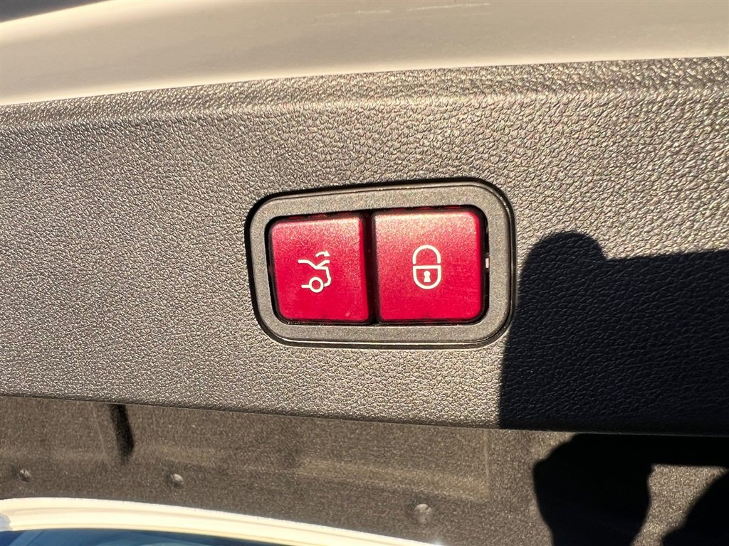 Used 2015 Mercedes-Benz E 350 4MATIC Sedan image 17