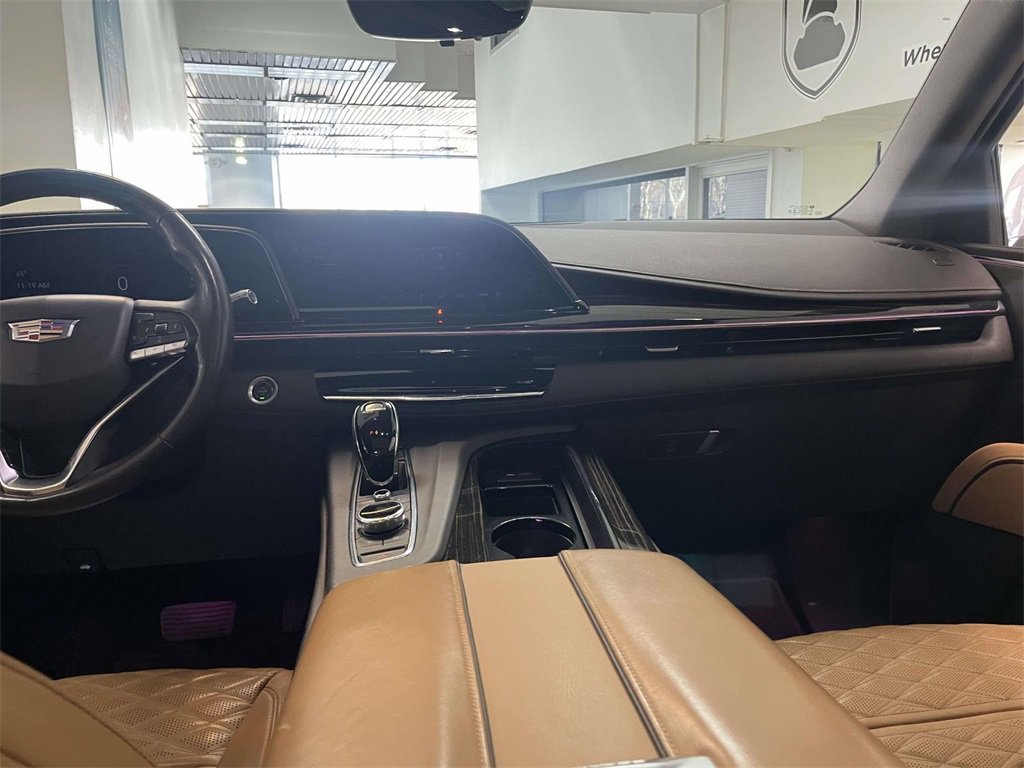Used 2022 Cadillac Escalade Premium Luxury image 15