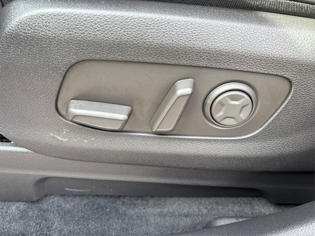 New 2026 Kia Carnival EX FWD image 41