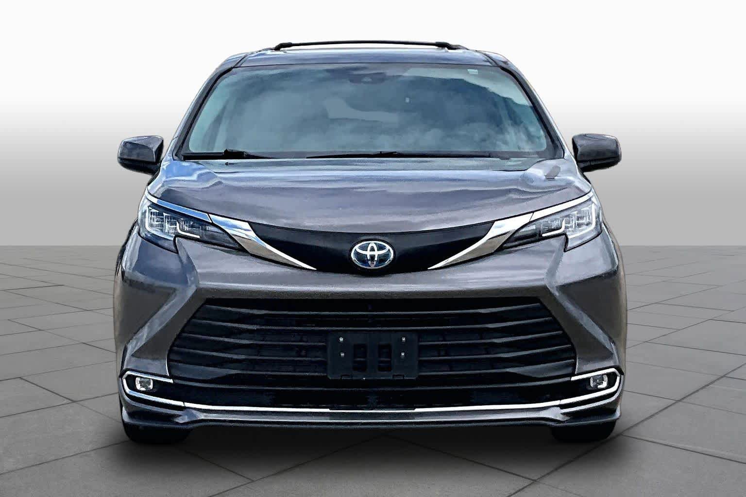 Used 2021 Toyota Sienna XLE FWD image 4