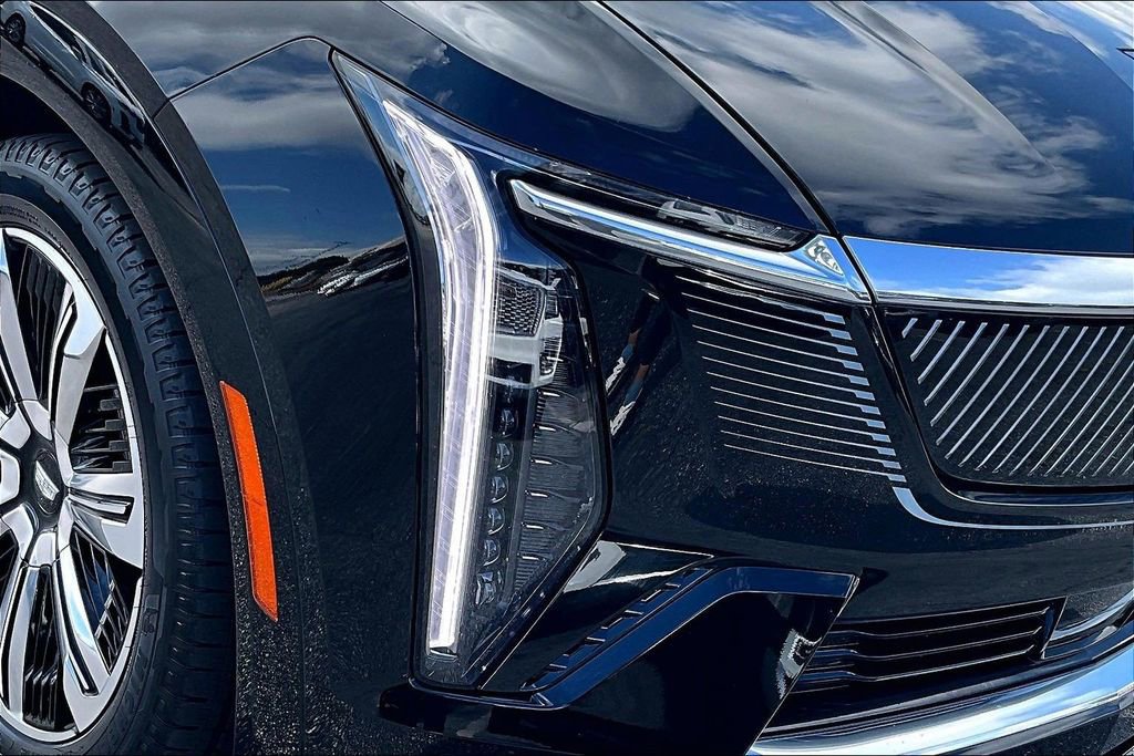 Used 2025 Cadillac Escalade IQ Luxury 2 w/ LPO, Premium Carpet Package AWD/4WD image 31