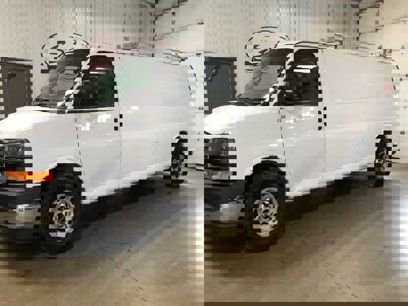 Used 2017 GMC Savana 2500 Extended image 2