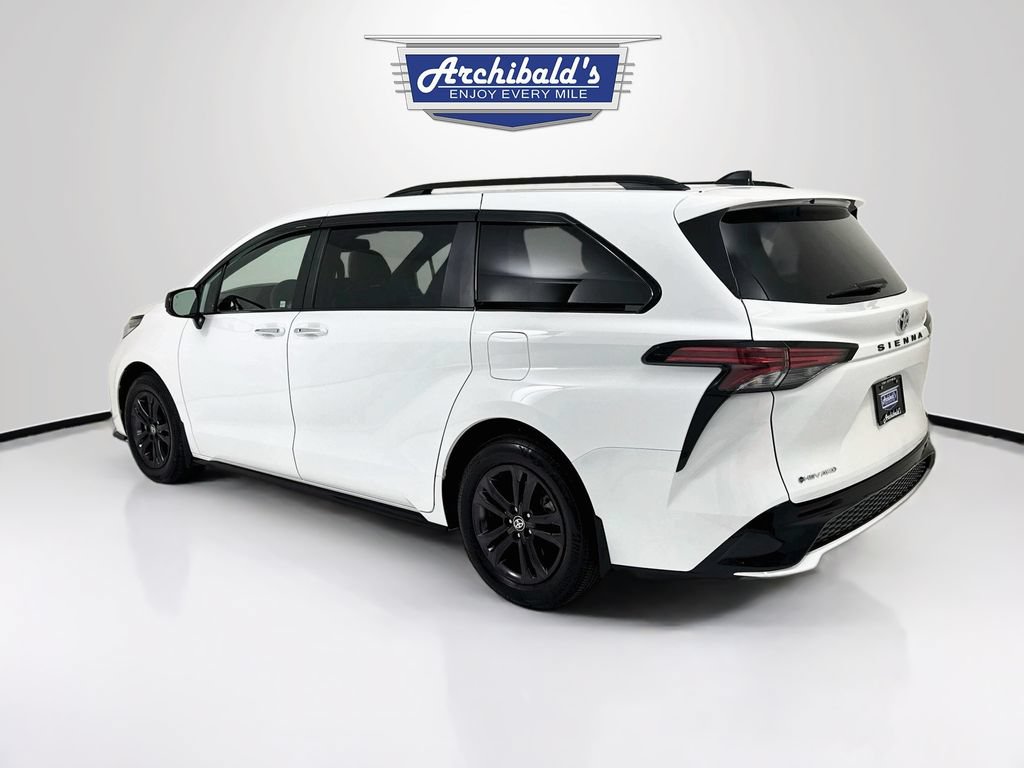 Used 2025 Toyota Sienna XSE AWD/4WD image 6