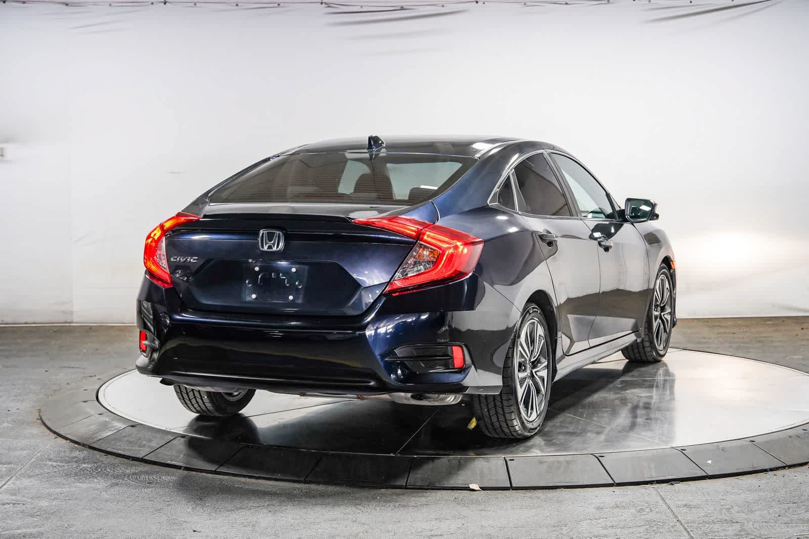Used 2017 Honda Civic EX-T image 4
