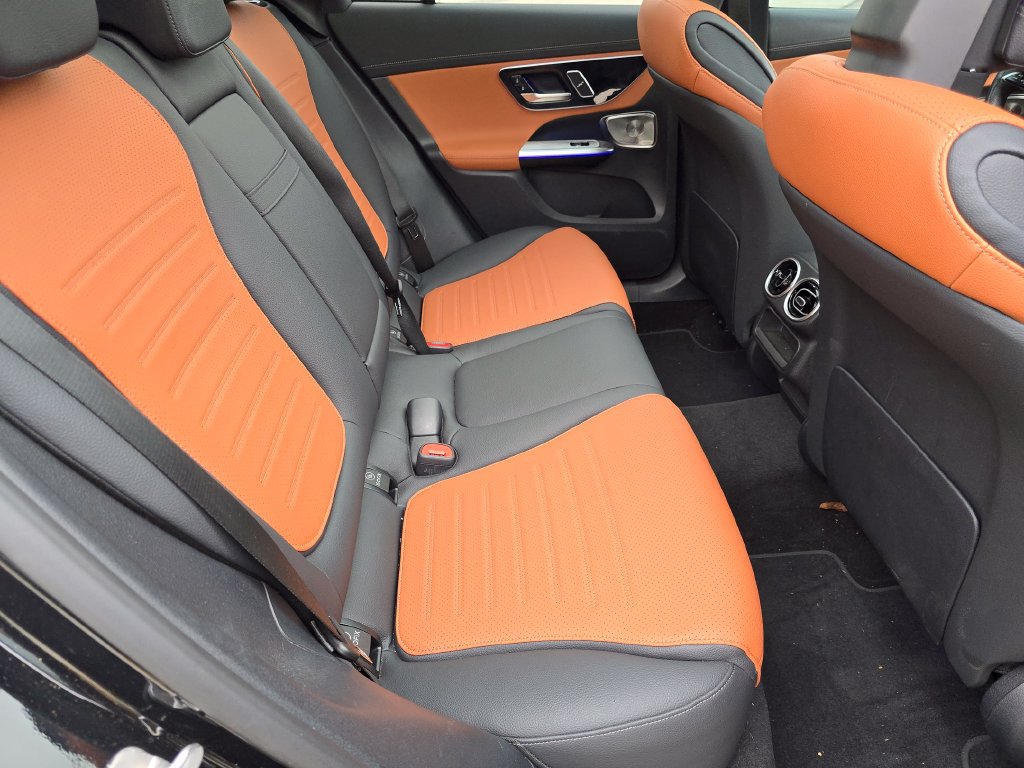 Used 2025 Mercedes-Benz GLC 350e 4MATIC image 21