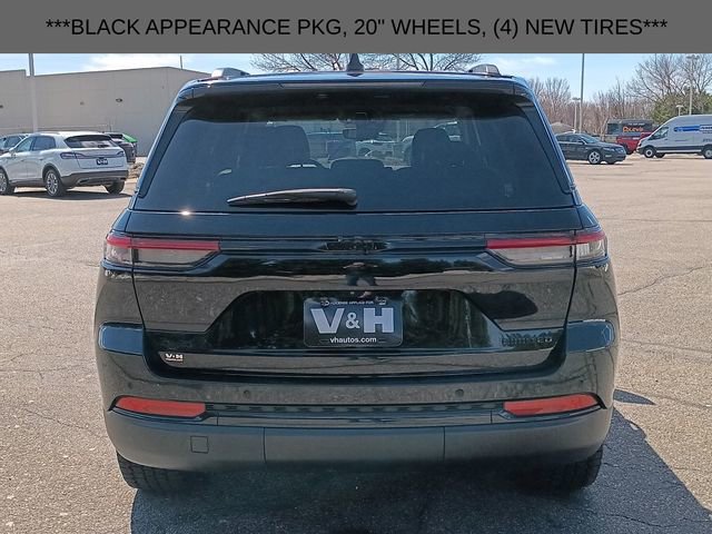 Used 2023 Jeep Grand Cherokee Limited w/ Black Appearance Package AWD/4WD image 25