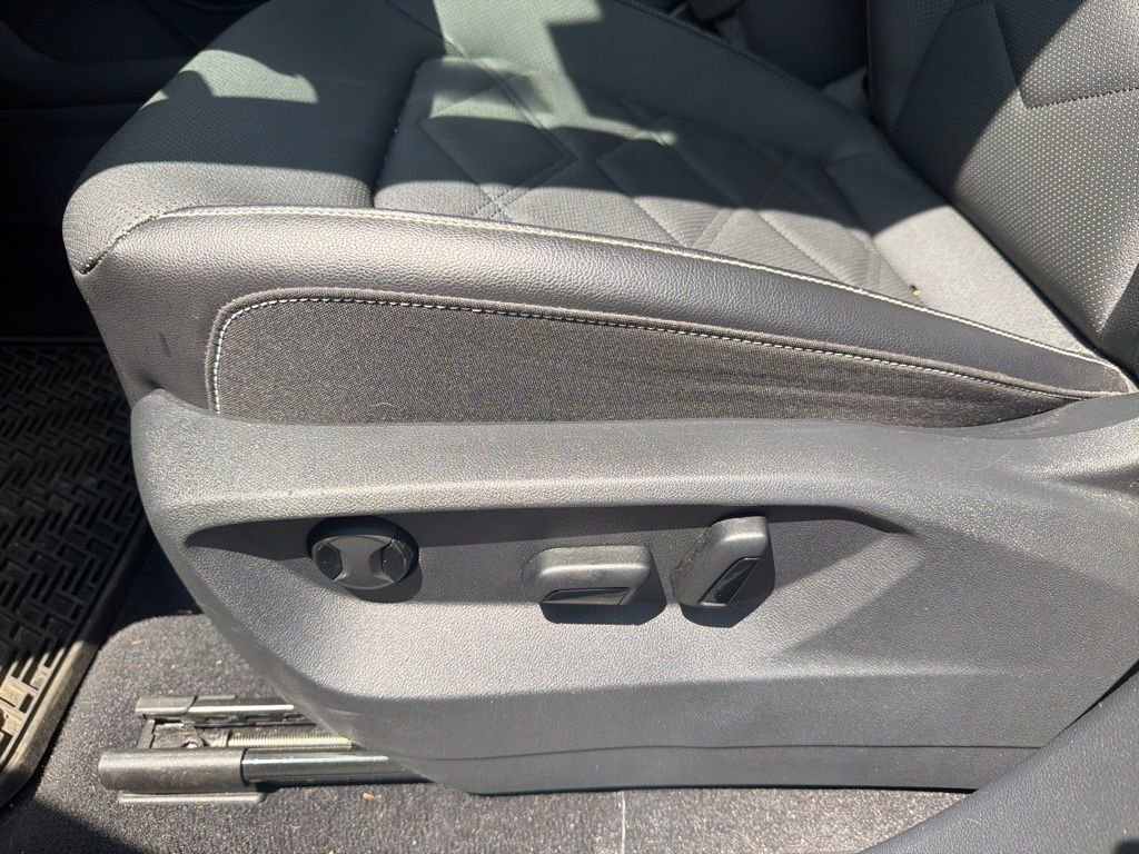 Used 2024 Volkswagen Atlas SE FWD image 12
