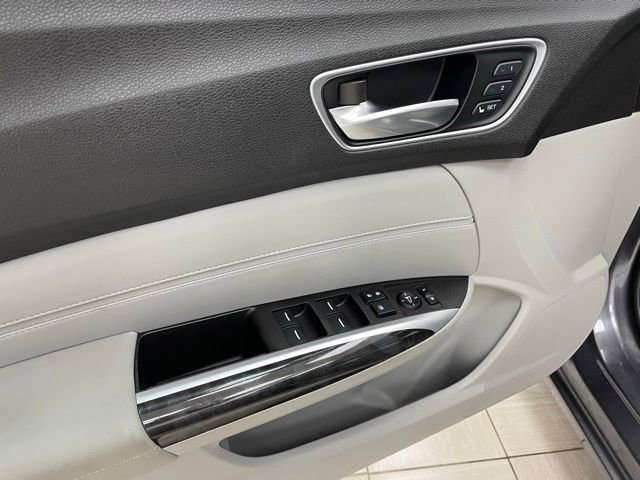 Used 2018 Acura TLX image 11
