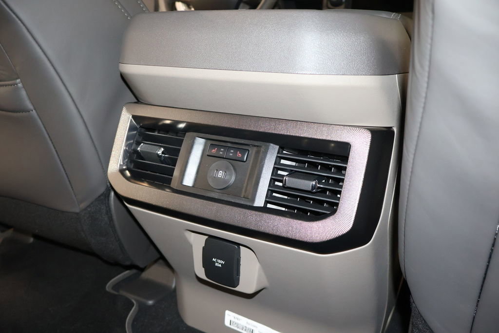 Used 2025 Ford F250 Platinum w/ Platinum Plus Package image 45