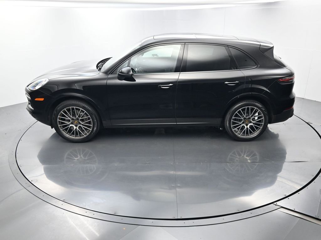 Certified 2023 Porsche Cayenne Platinum Edition image 33