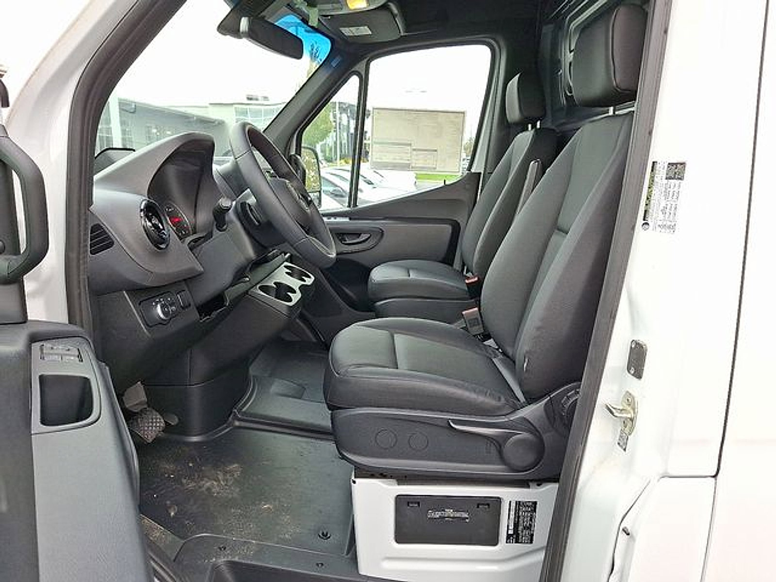Used 2025 Mercedes-Benz Sprinter 2500 image 12