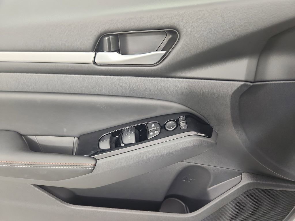 New 2025 Nissan Altima 2.5 SR w/ SR Premium Package AWD/4WD image 10