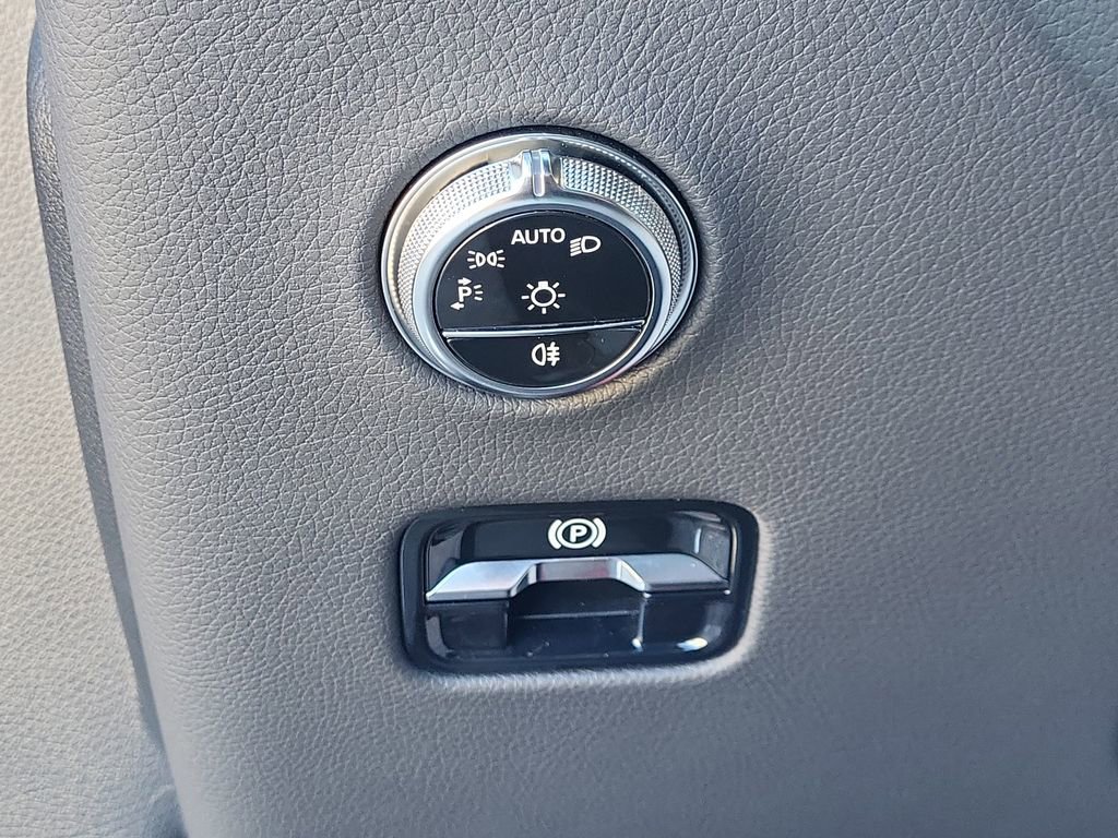 Used 2026 Mercedes-Benz GLC 300 4MATIC image 21